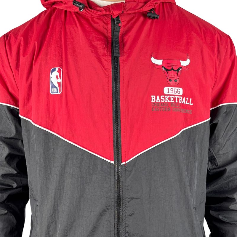 jaqueta-new-era-corta-vento-chicago-bulls-club-house-preto-vermelho-nbi24jaq004 -2-.jpg